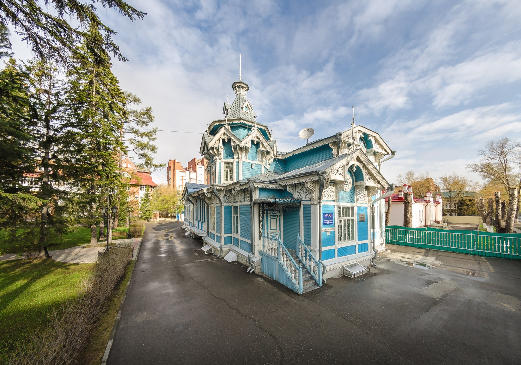 Томс. Томск особняк купца Голованова. Дом с шатром Томск. Российско-немецкий дом Томск. Сибирские Афины Томск.